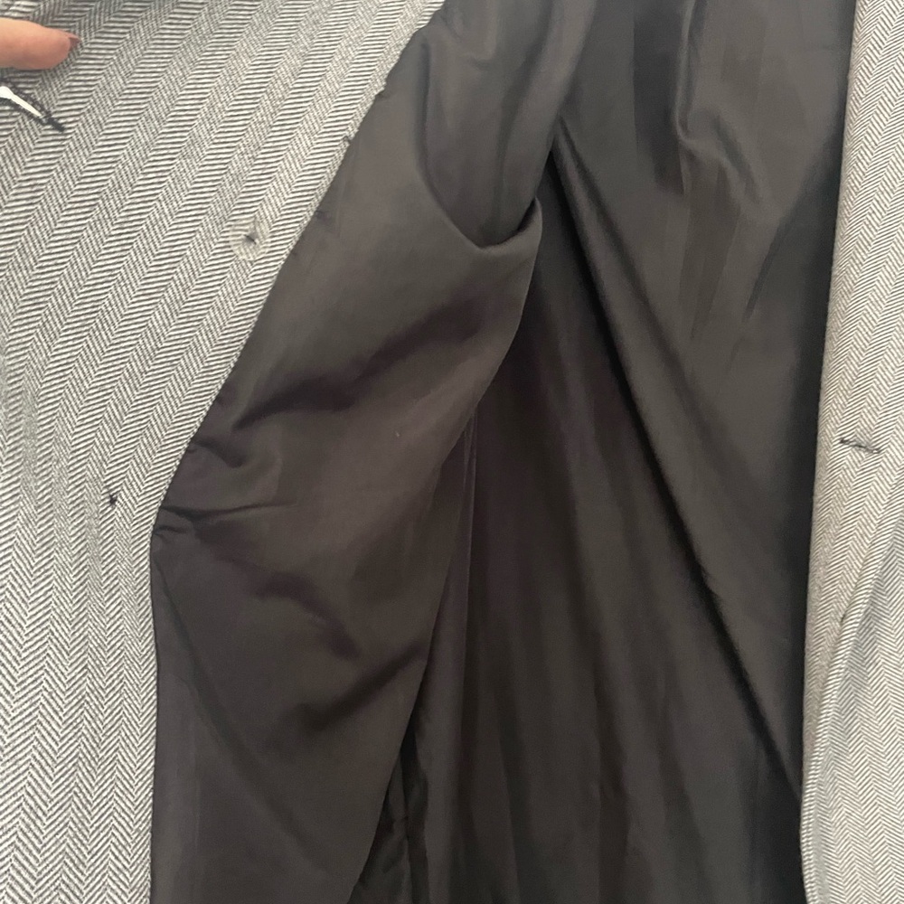 Coat in beautiful gray and black soft, warm fabric. Size Medium - Picture 3 of 8